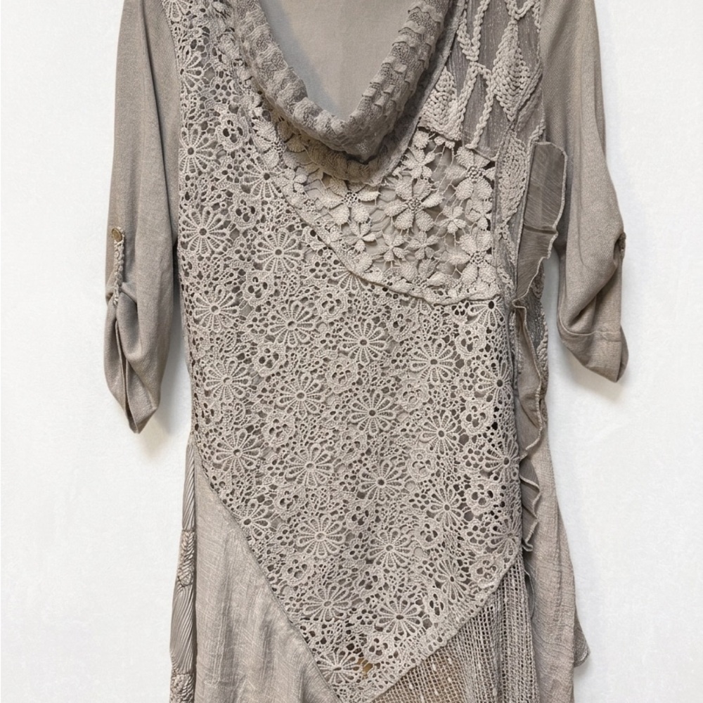 FERATELLI | Lace-Trim Tank Top in Light Gray